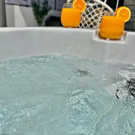 La Vie Est Belle Luxury With Jacuzzi '2' 아파트 *