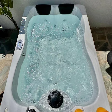 Apartamento La Vie Est Belle Luxury With Jacuzzi '2'