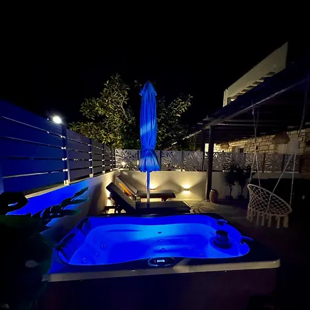 La Vie Est Belle Luxury With Jacuzzi '2' * Pounda